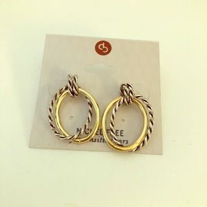 NWT Gold and Silver earrings 💝